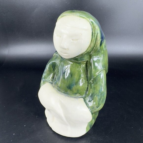 Vintage Hand Made Folk Art Figurine Woman Wearing Green Cloak Wrap Sculpture VTG - Picture 10 of 11